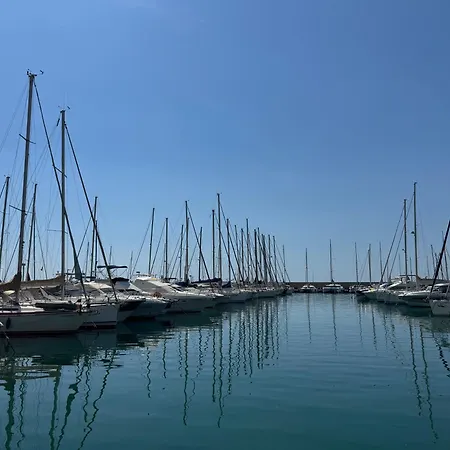 Hello * Μεντόν